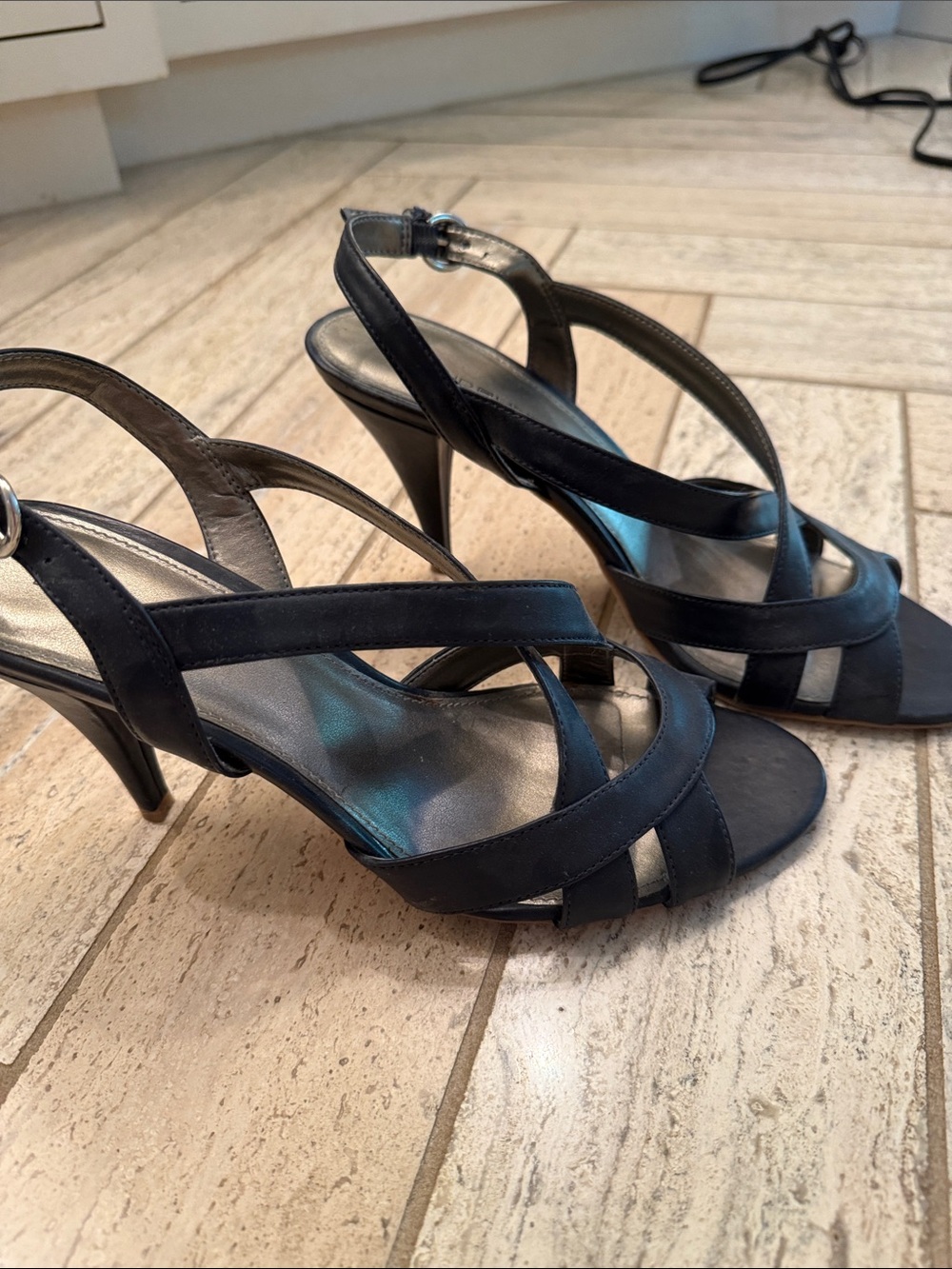 Bandolino Black Strappy Slingback Heels